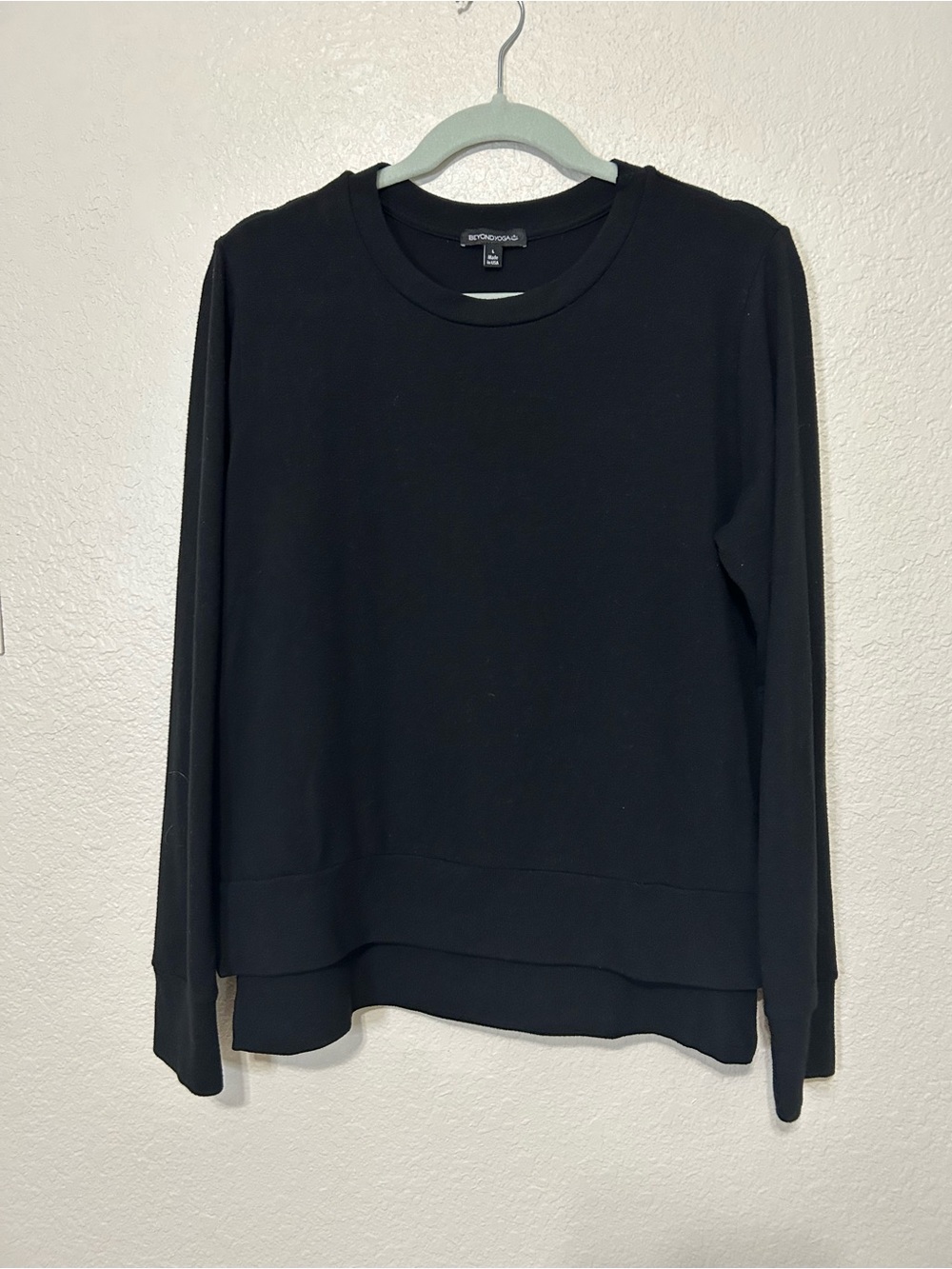 Beyond Yoga Black Crewneck Hi Lo Hem Sweater